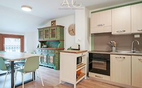 Square Apartment